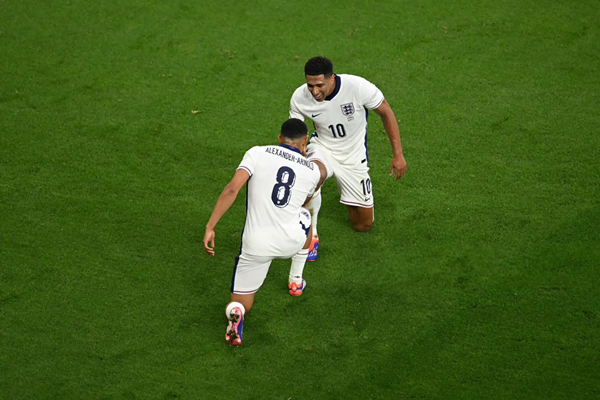 Những ngôi sao Real Madrid từng say mê Barcelona: Chuyển đổi tình yêu và sự nghiệp