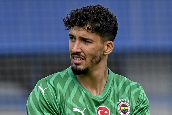 Vấn đề nan giải của Man United: Tìm người thay thế Onana trong mùa giải 2025-2026