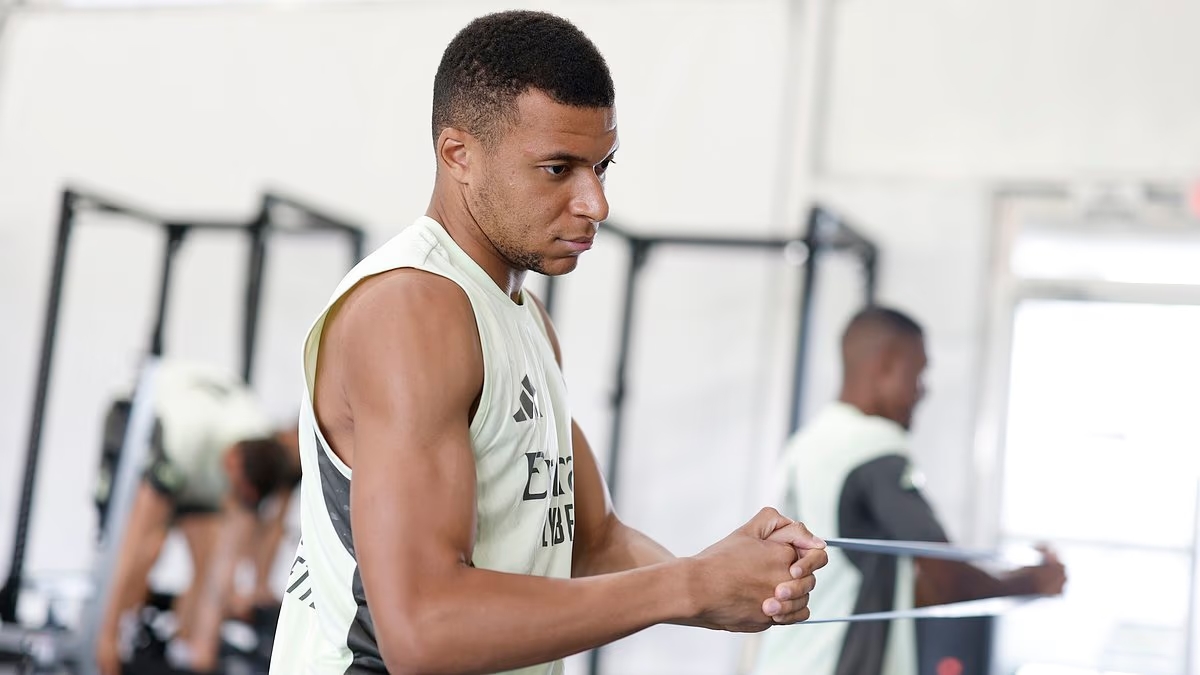 Mbappe và Dembélé: Cuộc đua Quả bóng vàng 2025 đầy kịch tính