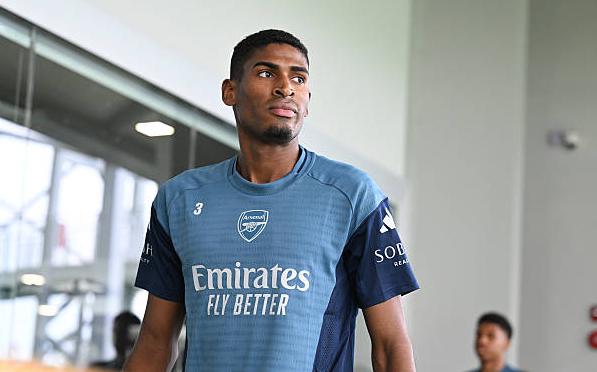 Arsenal vs Newcastle: Trận giao hữu đầy kịch tính tại Singapore